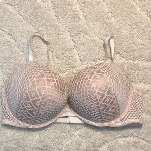 Victoria’s Secret bombshell bra